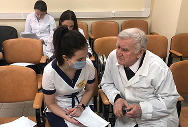 Доцент Кочетков Б.М. принимает зачет у ординаторов