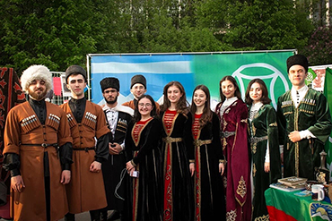 Фестиваль землячеств, на фото Карачаево-Балкарское землячество